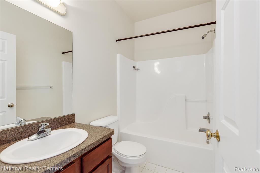 41582 Hamlet Lane, 68, Novi, MI — Photo 15