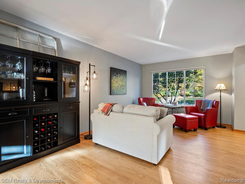4163 DELPHINE Drive, Wixom, MI 48393 — Photo 14