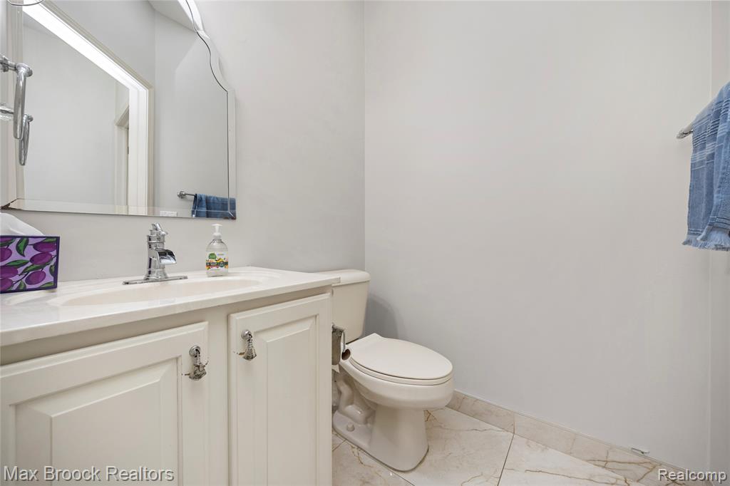 7083 Chatham Court, West Bloomfield, MI — Photo 40
