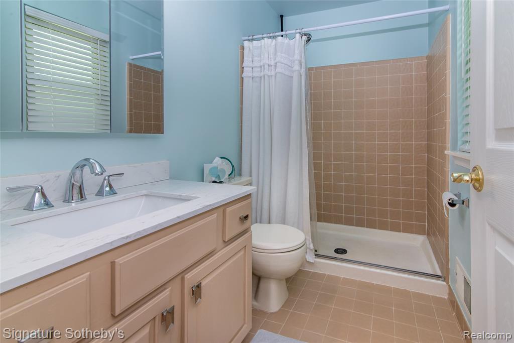 576 Ten Point Drive, Rochester Hills, MI 48309 — Photo 23