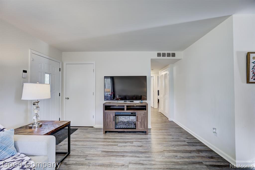 21900 Eastwood Street, Oak Park, MI 48237 — Photo 5