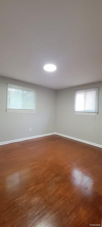 568 E DALLAS Avenue, Madison Heights, MI 48071 — Photo 14