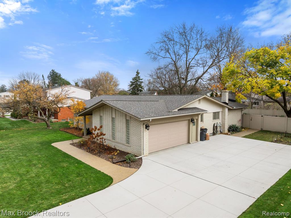 975 HUNTSFORD Drive, Troy, MI 48084 — Photo 24