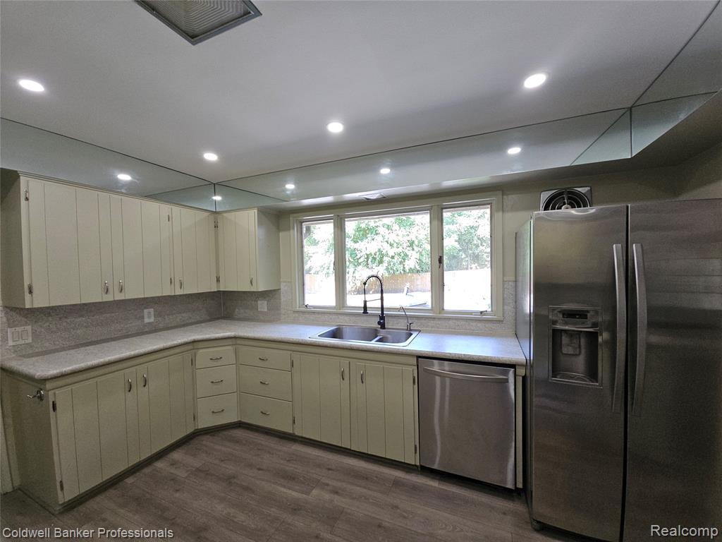 58540 Grand River Avenue, New Hudson, MI 48165 — Photo 29