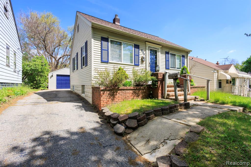 635 E Tennyson Avenue, Pontiac, MI 48340 — Photo 2