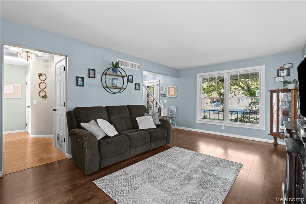 540 Dartmouth Crescent Court, Westland, MI — Photo 9