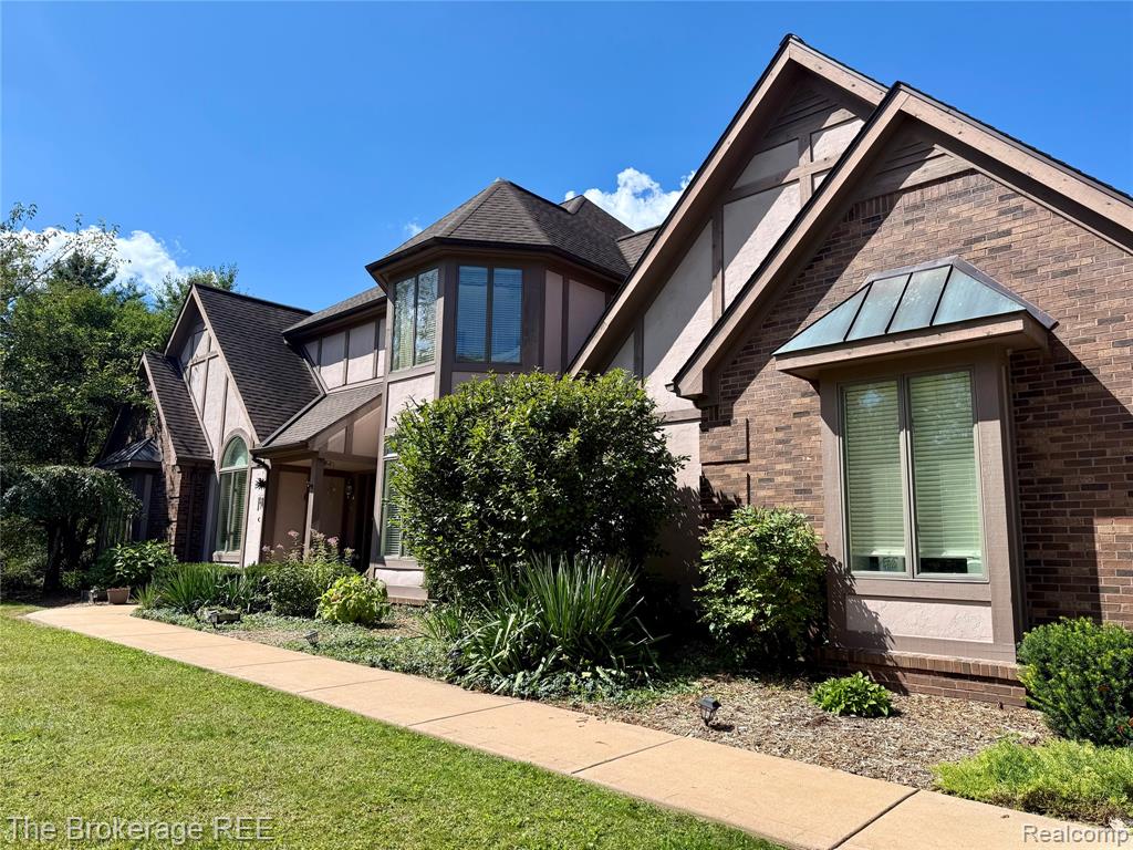 12088 Pinebrook Lane, South Lyon, MI 48178 — Photo 2