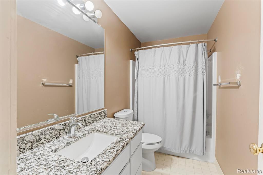 4109 ADDINGTON Drive, Commerce Twp, MI 48390 — Photo 13