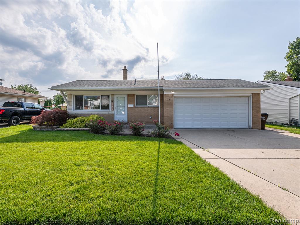 31707 Sweetbriar, Rockwood, MI