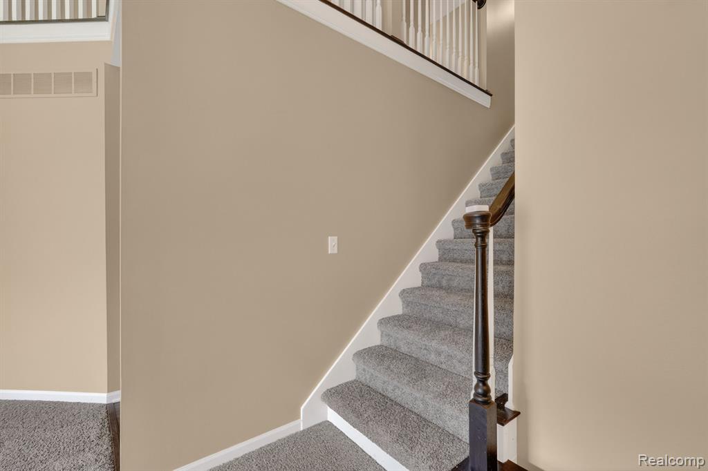 5195 Wyndham Place, Fenton, MI 48430 — Photo 17