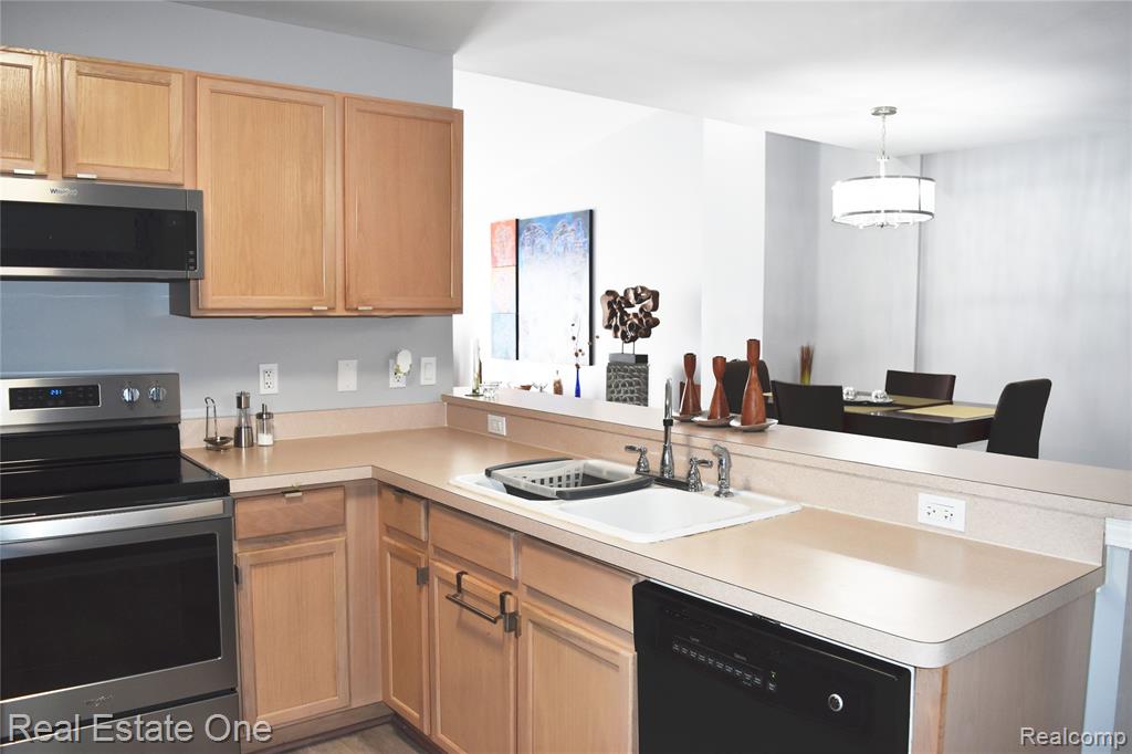 43513 Pendleton Circle, Sterling Heights, MI 48313 — Photo 6