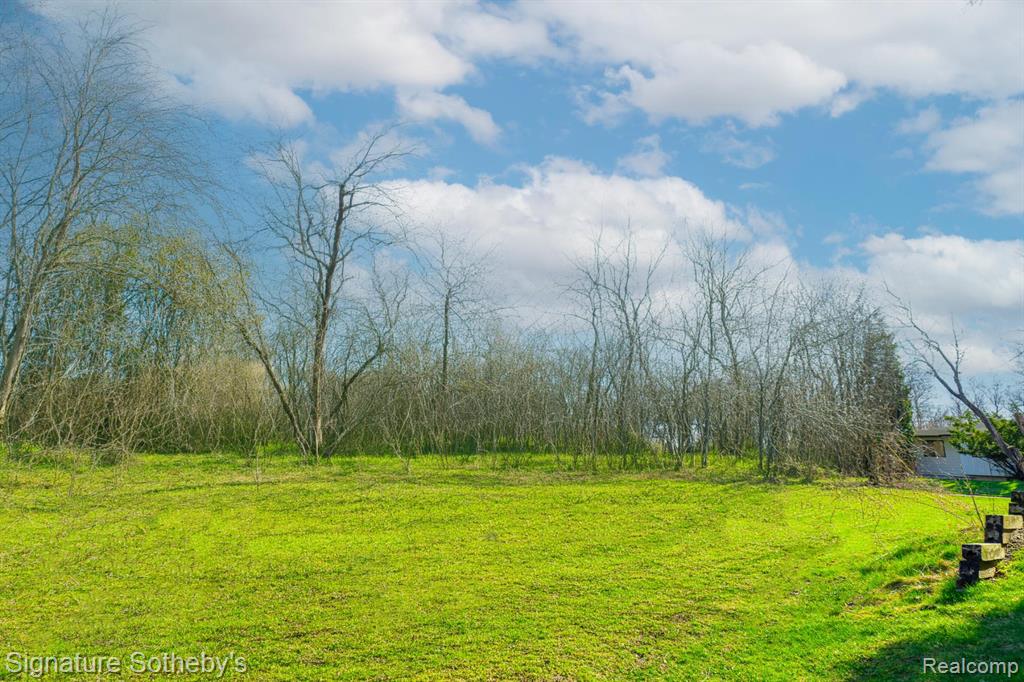 1105 Oregon Boulevard, Waterford, MI 48327 — Photo 12