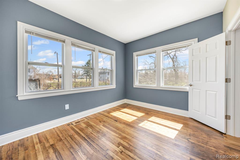 4180 SEMINOLE Street, Detroit, MI 48214 — Photo 20