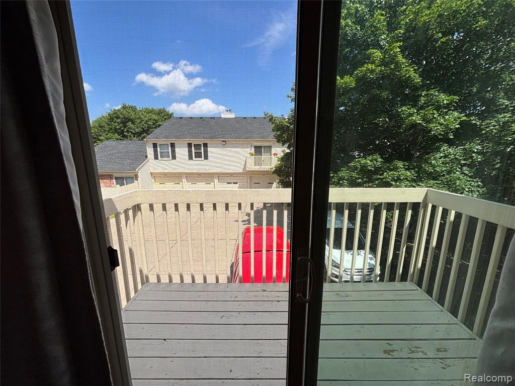 7751 LAKE RIDGE DR UNIT 28, Waterford, MI 48327 — Photo 7