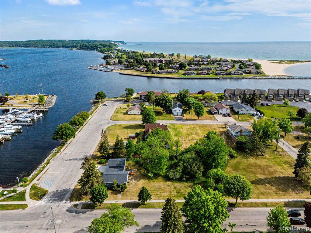 701 W Loomis Street, Ludington, MI 49431 — Photo 41