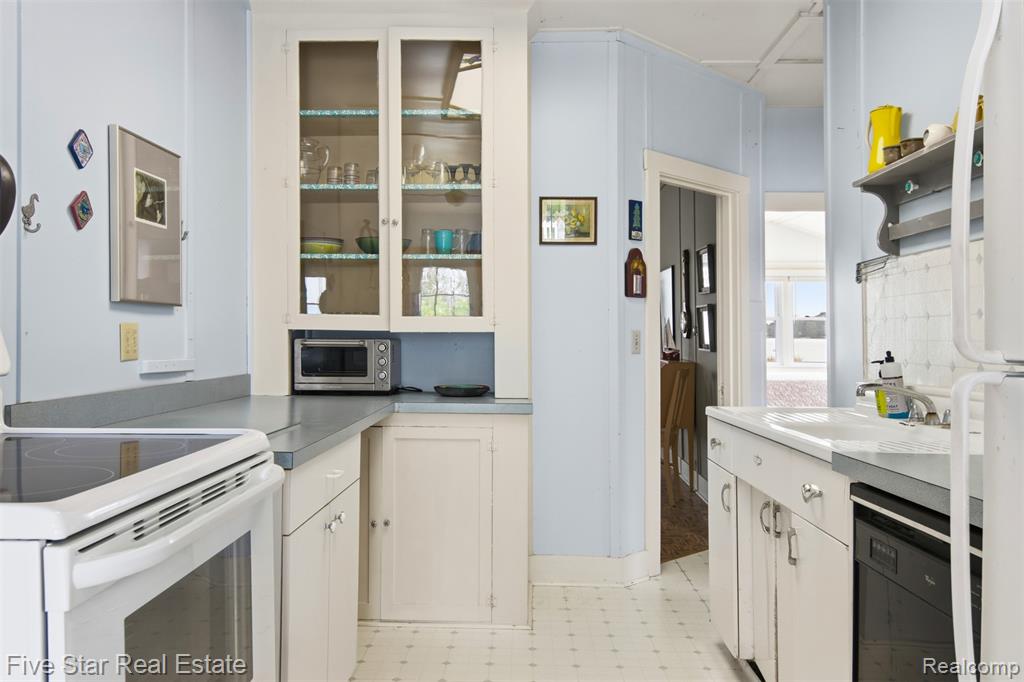 2588 Lakeview Road, Onekama, MI 49675 — Photo 13