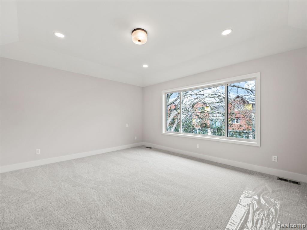 4304 MANDALAY Avenue, Royal Oak, MI 48073 — Photo 18
