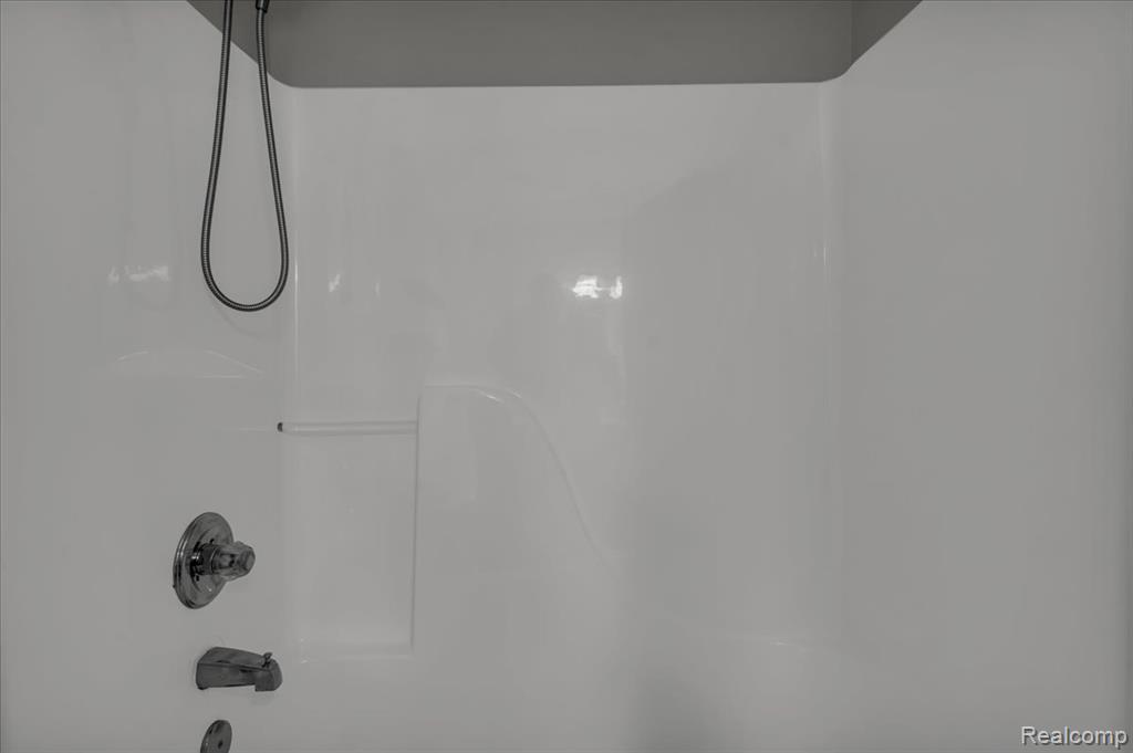 23676 Lori Drive, Flat Rock, MI 48134 — Photo 13