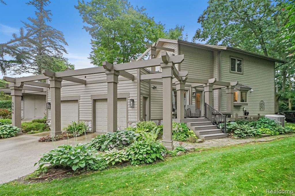 5966 WINANS Drive, Brighton, MI 48116 — Photo 2