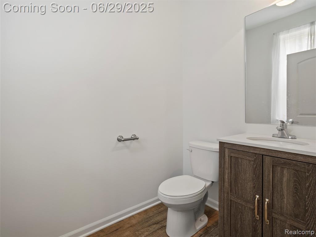 399 W DALLAS Avenue, Madison Heights, MI 48071 — Photo 16