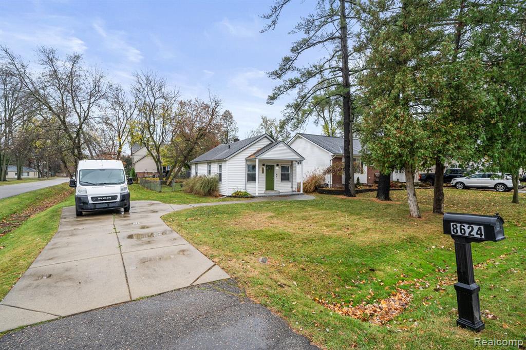 8624 RUSSELL Street, Shelby Twp, MI 48317 — Photo 2