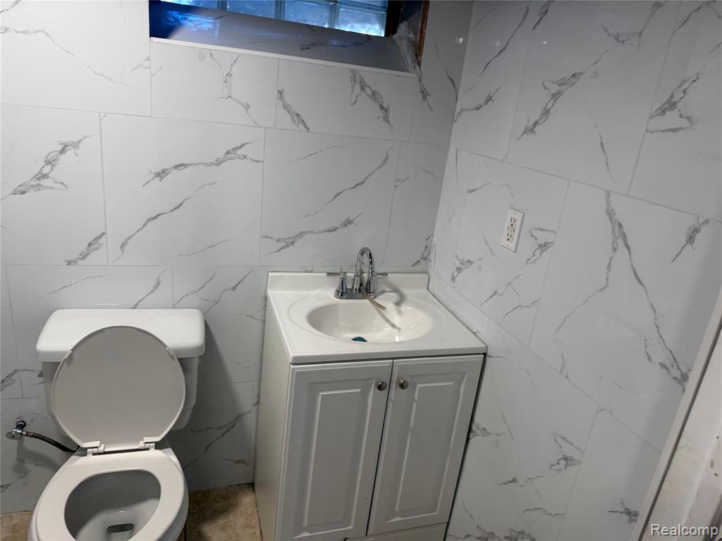 9557 W Inkster Road W, Livonia, MI 48150 — Photo 30