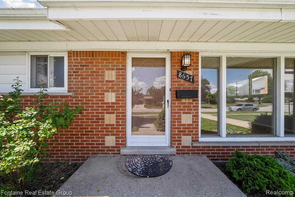 8657 Mercedes Street, Dearborn Heights, MI 48127 — Photo 4
