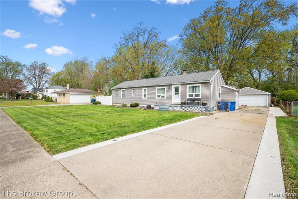 4145 HILLCREST Drive, Warren, MI 48092 — Photo 4
