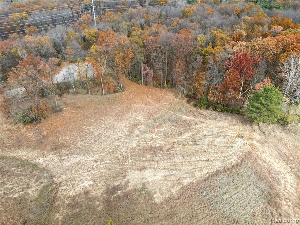 9410 Grand Summit Drive, Fenton, MI 48430 — Photo 11