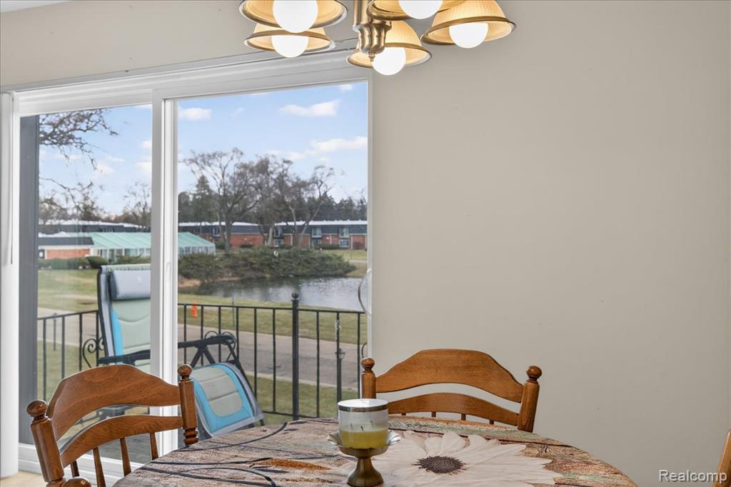 1878 Colonial Village Way, 4, Waterford, MI 48328 — Photo 13