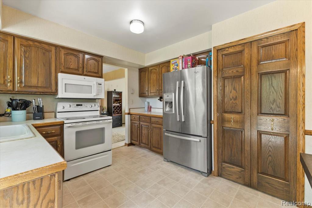 42109 Hartford Drive, Canton, MI 48187 — Photo 15