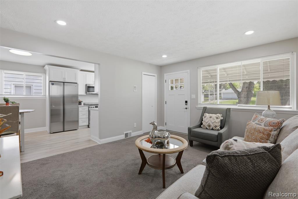 15534 Dixie, Redford, MI 48239 — Photo 2