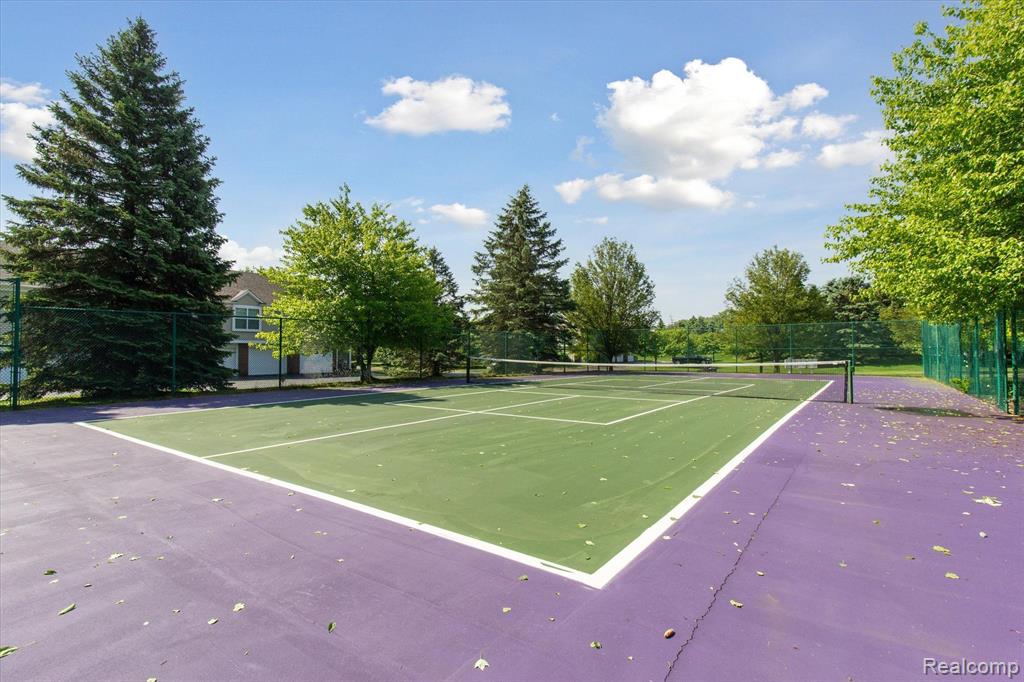 4174 BERKSHIRE Drive, Sterling Heights, MI 48314 — Photo 37