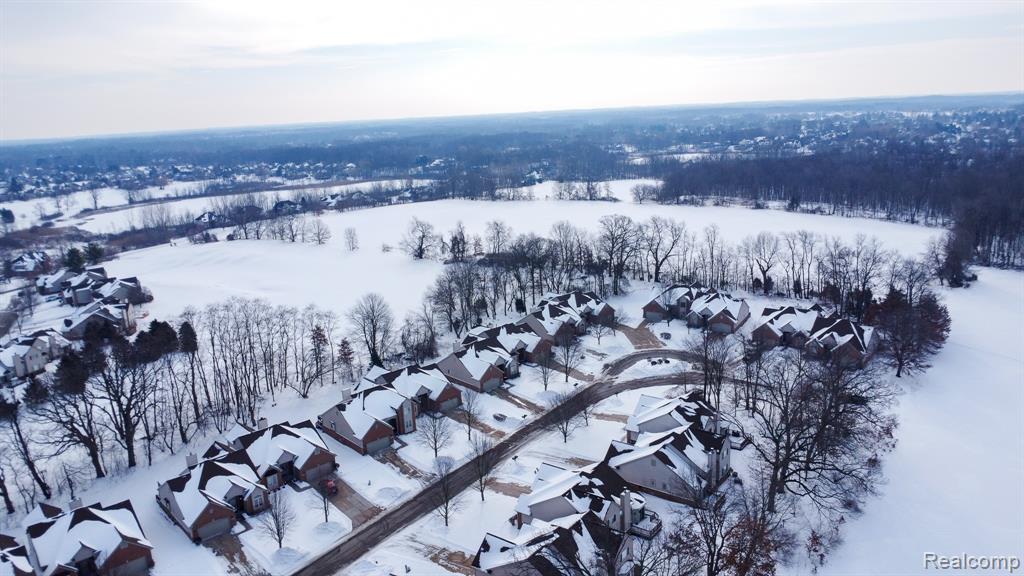 6056 Lochmore Drive, 49, Commerce Twp, MI 48382 — Photo 2