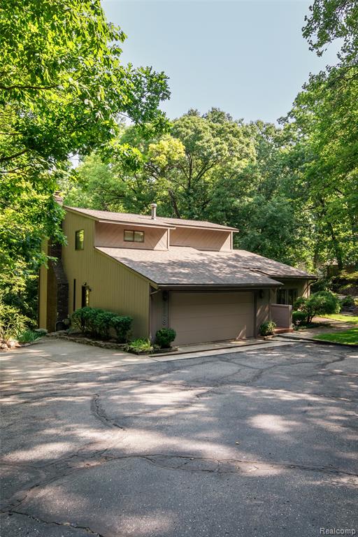8878 Minne Wanna Road, Independence, MI 48348