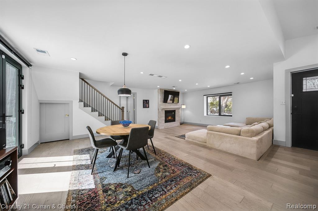 4421 W MAPLE Road, Bloomfield Hills, MI 48301 — Photo 12