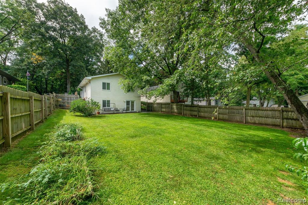 4885 WALKER Drive, Brighton, MI 48114 — Photo 27