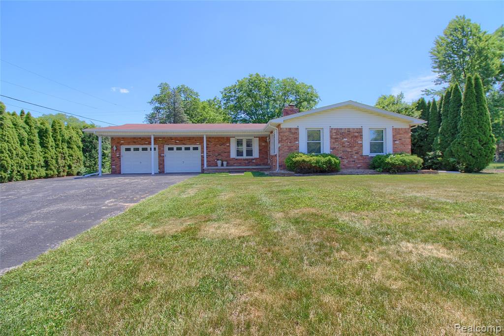21515 Huron River Drive, New Boston, MI 48164