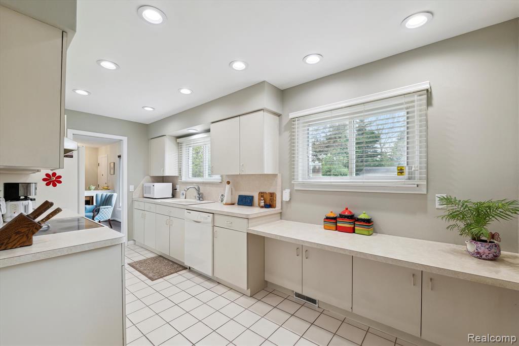 7159 Ward Eagle Drive, West Bloomfield, MI — Photo 8