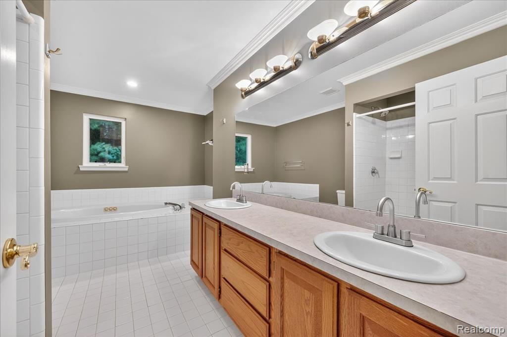 9695 Forest Ridge Drive, Clarkston, MI 48348 — Photo 16