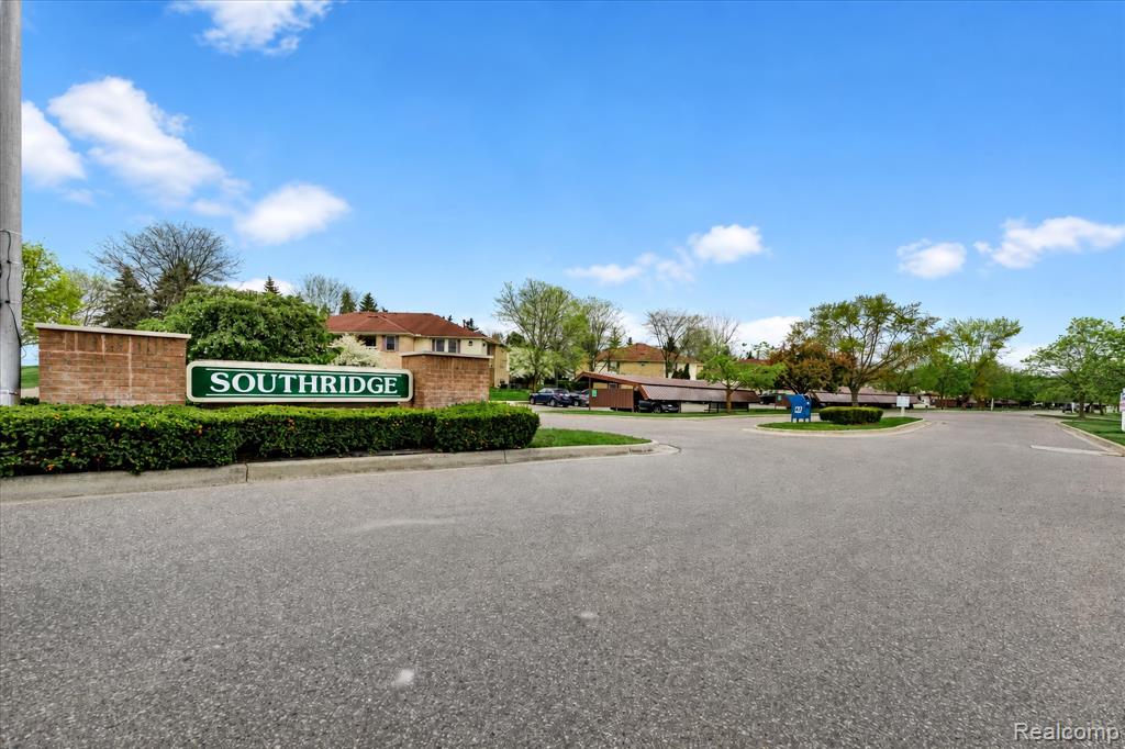 61025 Greenwood Drive, South Lyon, MI 48178 — Photo 29