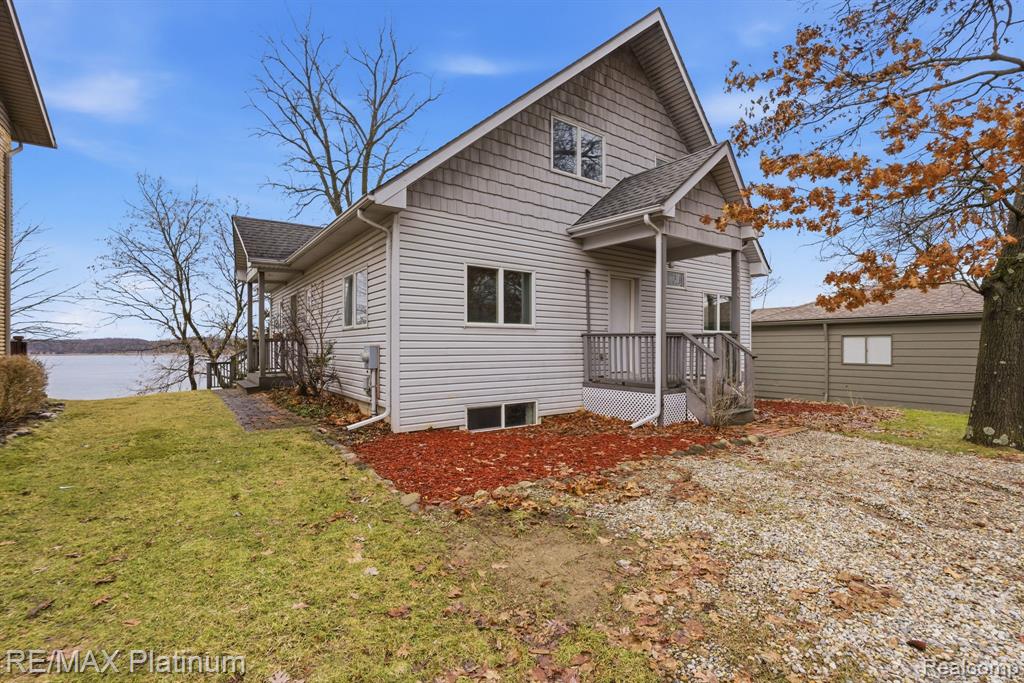3340 Pineridge Lane, Brighton, MI 48116 — front exterior