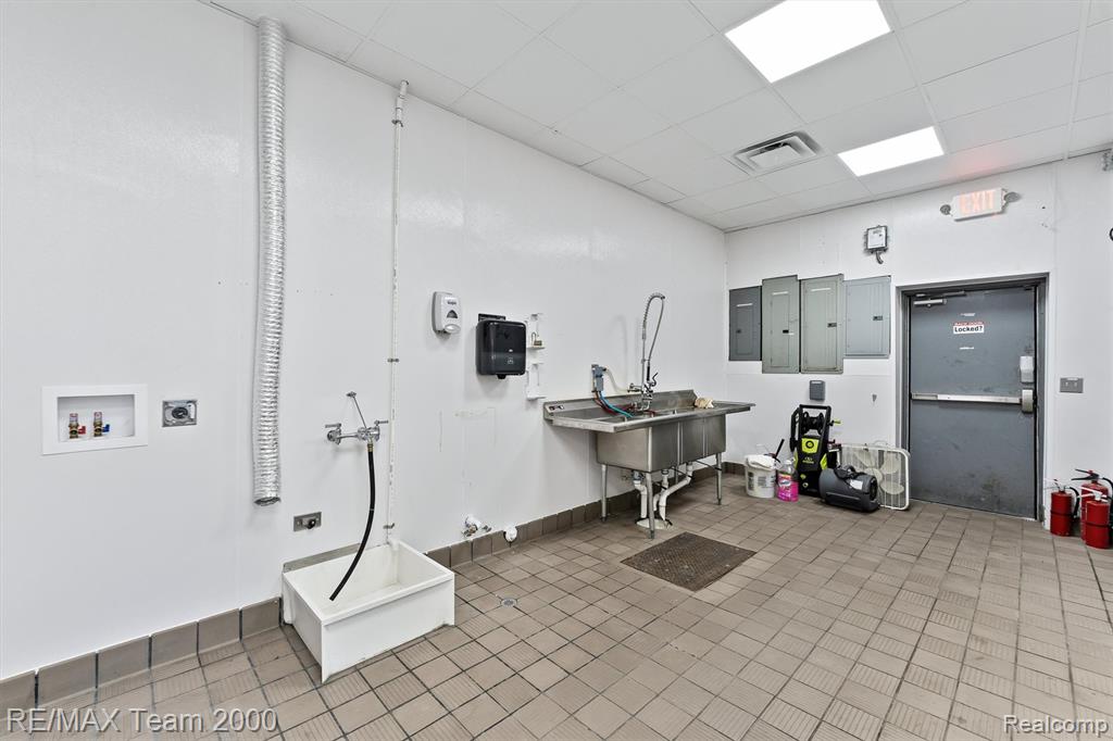 5564 Woodward Avenue, Detroit, MI 48202 — Photo 20