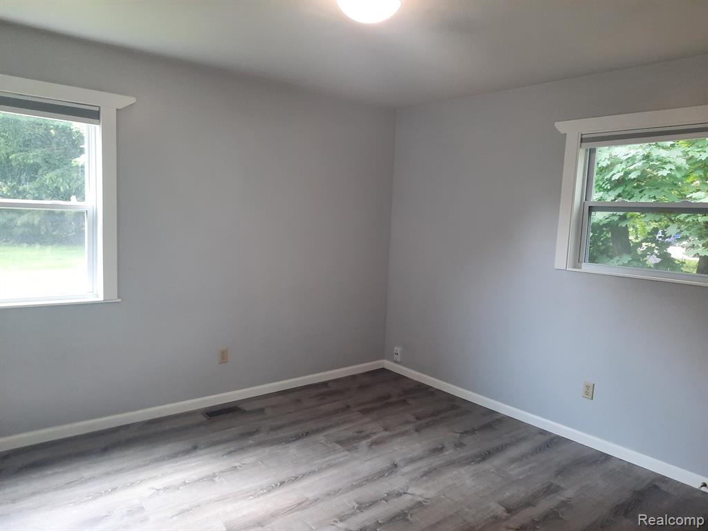 300 PARKSIDE Avenue, Holly, MI 48442 — Photo 12
