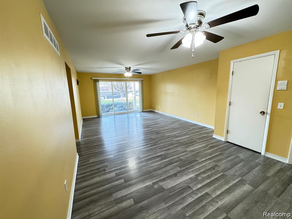 16880 Edloytom Way, Clinton Twp, MI 48038 — Photo 4