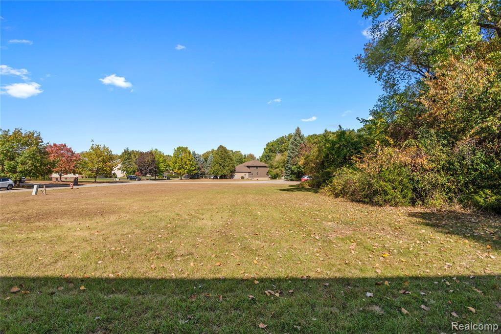 256 Madeleine Lane, Waterford, MI 48328 — Photo 6
