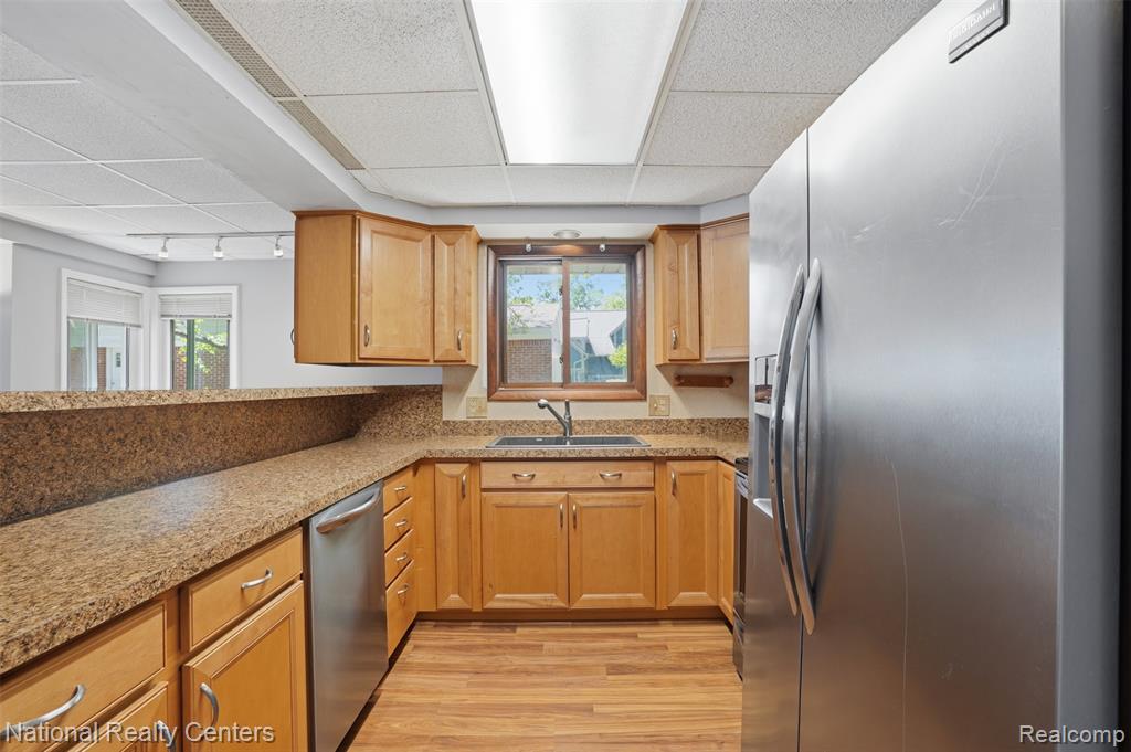 3889 Lakewood Drive, Waterford, MI 48329 — Photo 12