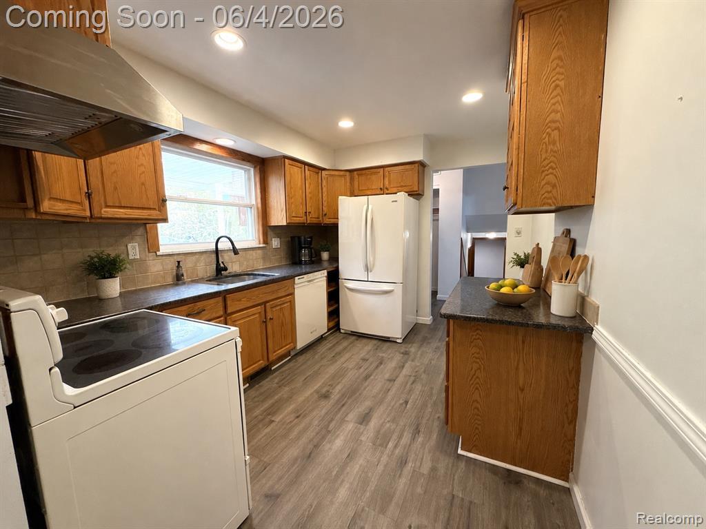 6382 Houghten Drive, Troy, MI 48098 — Photo 14