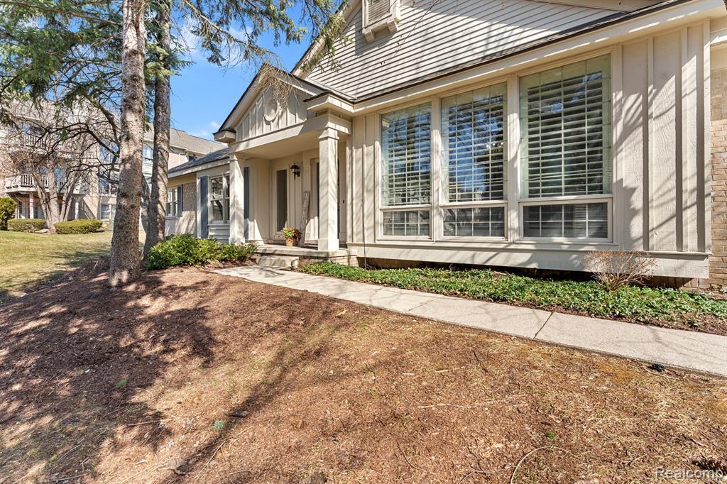 7533 Danbury Drive, West Bloomfield, MI — front exterior