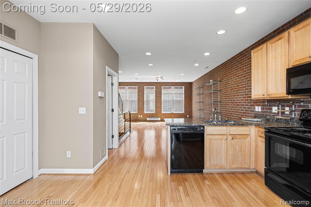 420 Lewis Court, Birmingham, MI 48009 — Photo 18